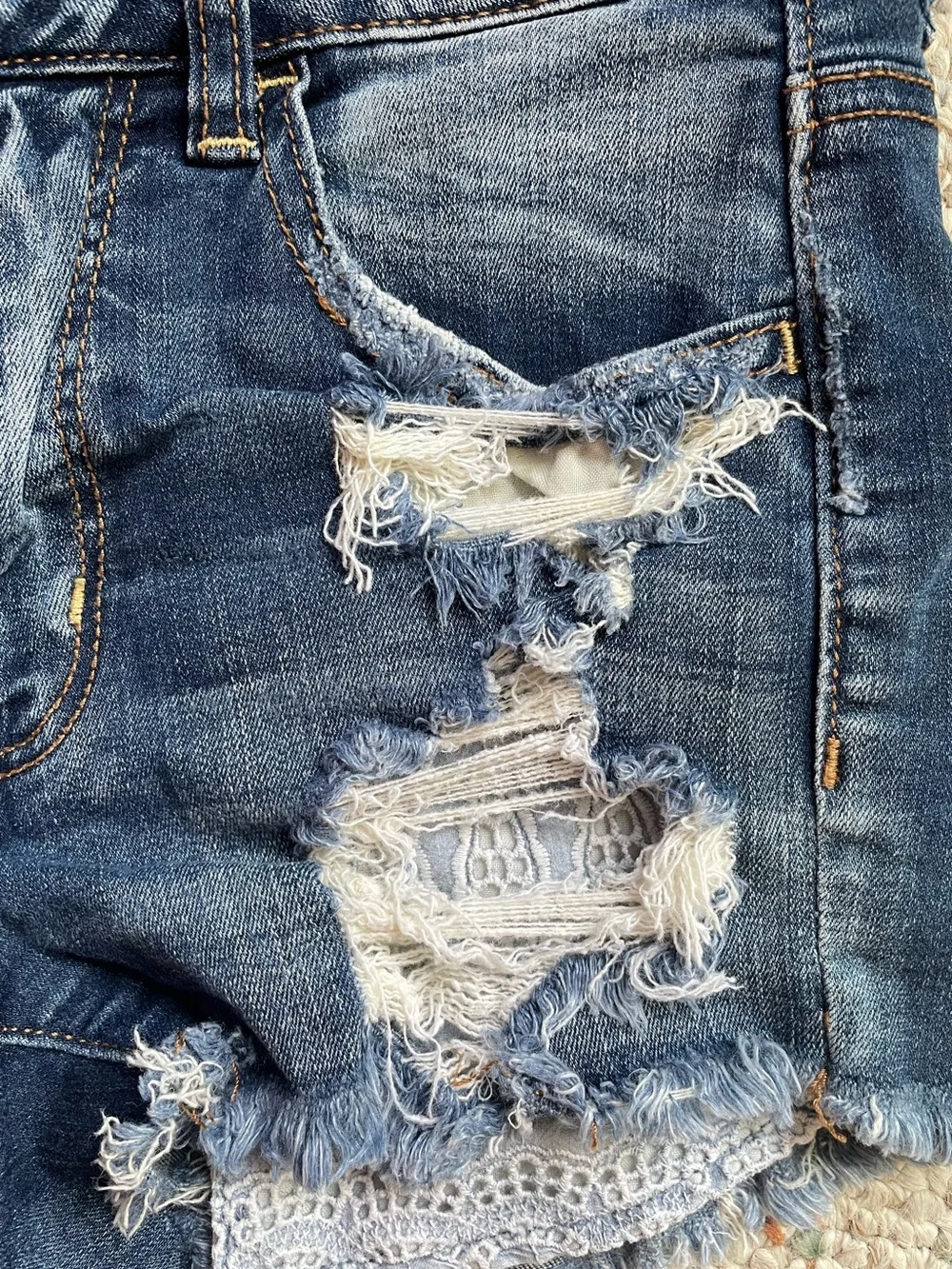 🦅AEO•Hi•Rise•Shortie - LacePocket JeanShorts 💗